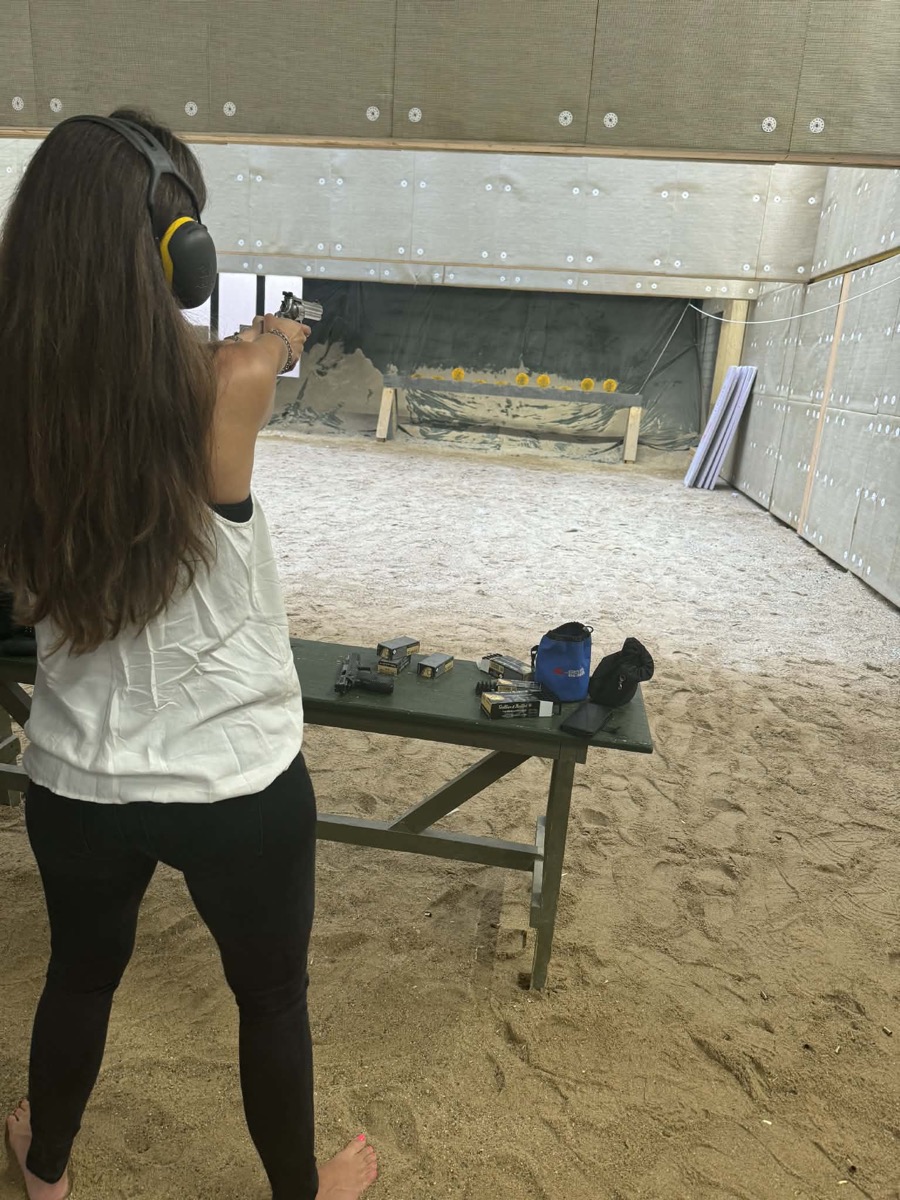 Professionel instruktør vejleder skytte hos Shooting Tiger